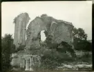 Enligt tidigare notering: Visby juli 1928.

Sankt Hans och Sankt Pers kyrkoruiner.