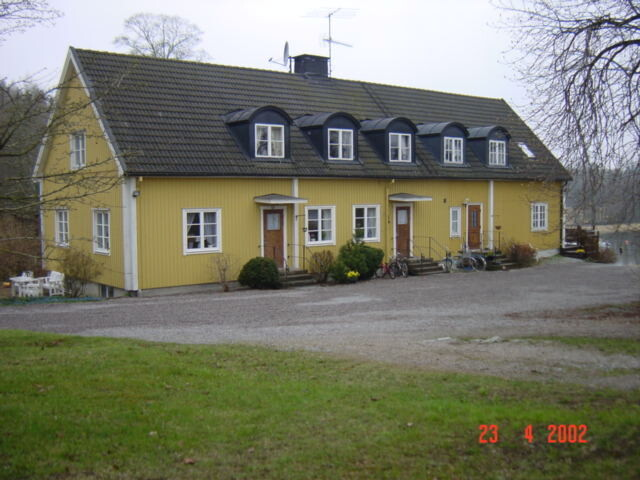 Sundsör, Huvudbyggnad med o kringliggande byggnader

Bilderna är från 2002 och del av ett bevarandeprogram som Turinge Taxinge Hembygdsförening gjorde på uppdrag från Nykvarns kommun