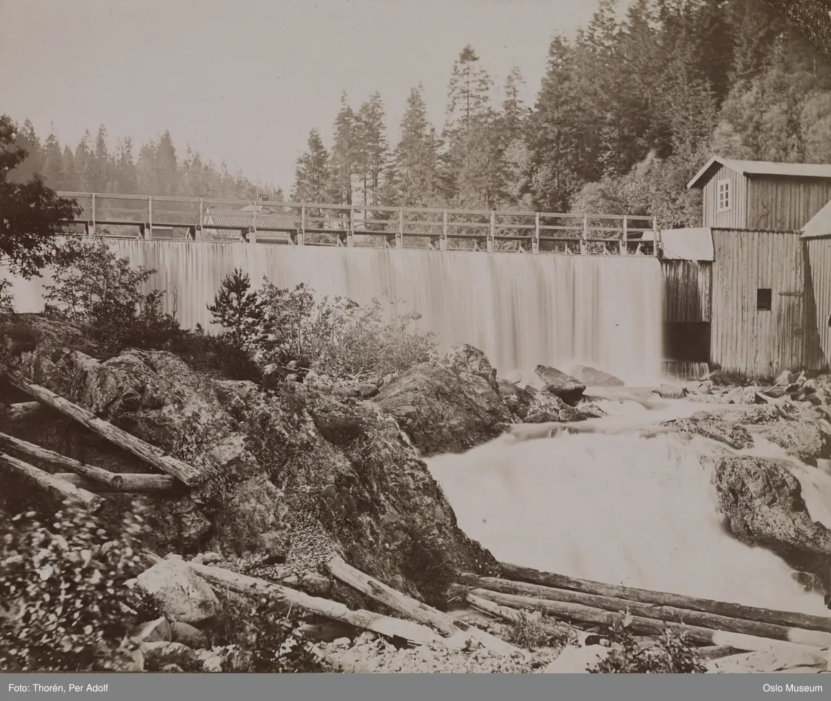 Nydalens Compagnie, elv, foss, fabrikkbygning, skog