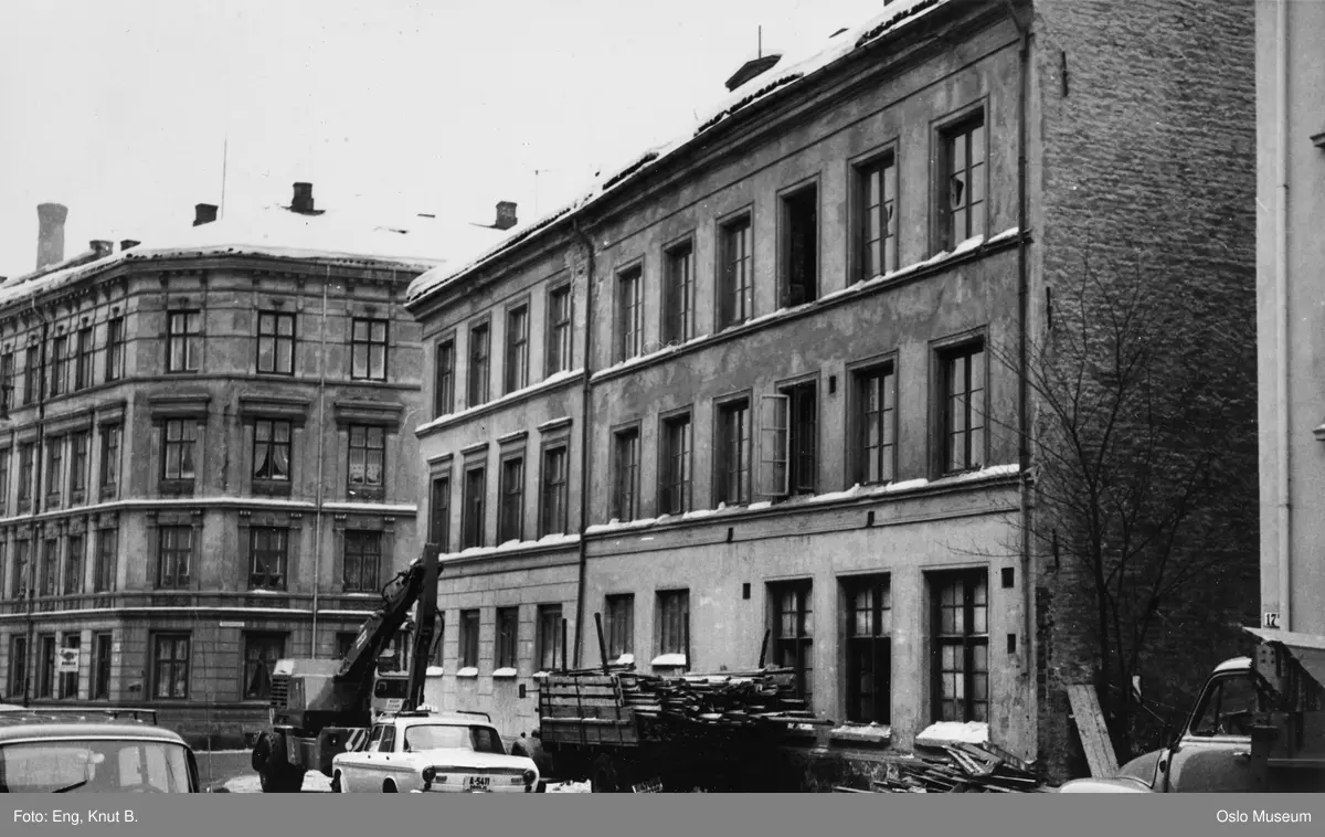 bygårder, rivning, biler