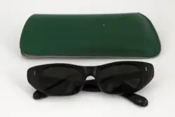 Solbriller i etui