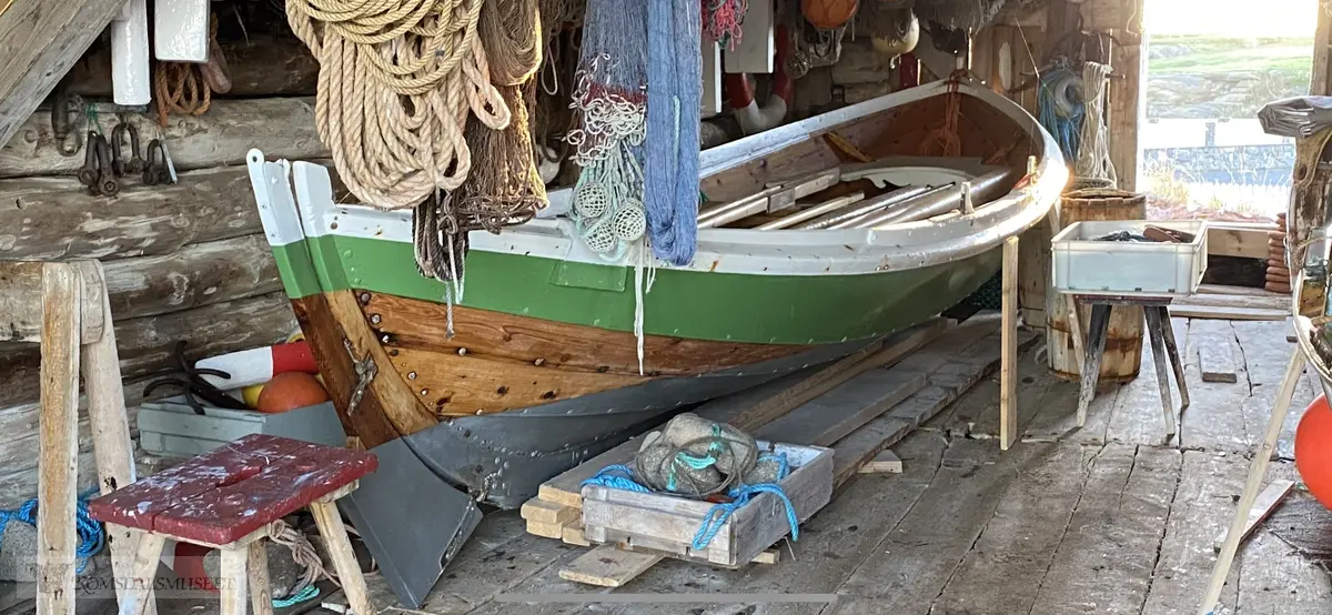 Klinkbygd færing av typen møringsbåt.