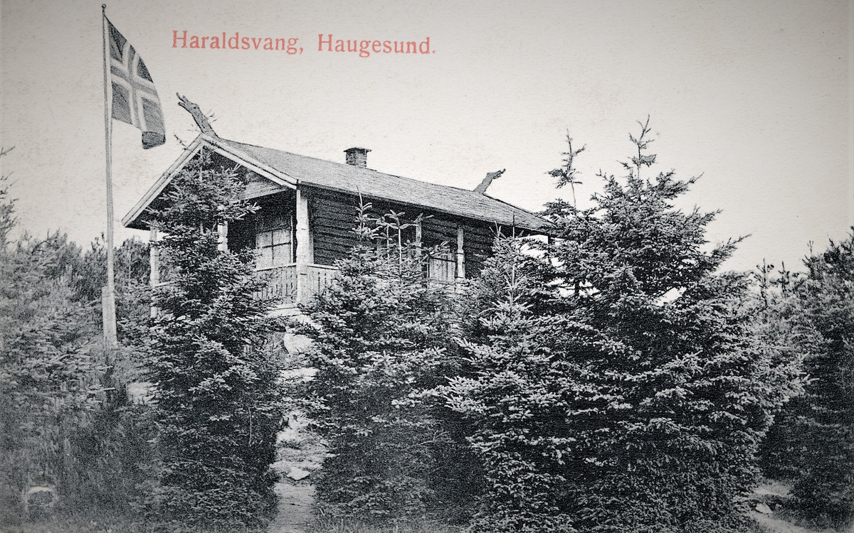 Postkort av hytta i Haraldsvang. Det siste kortet er uten dragehoder og har håndskrift på baksiden.
