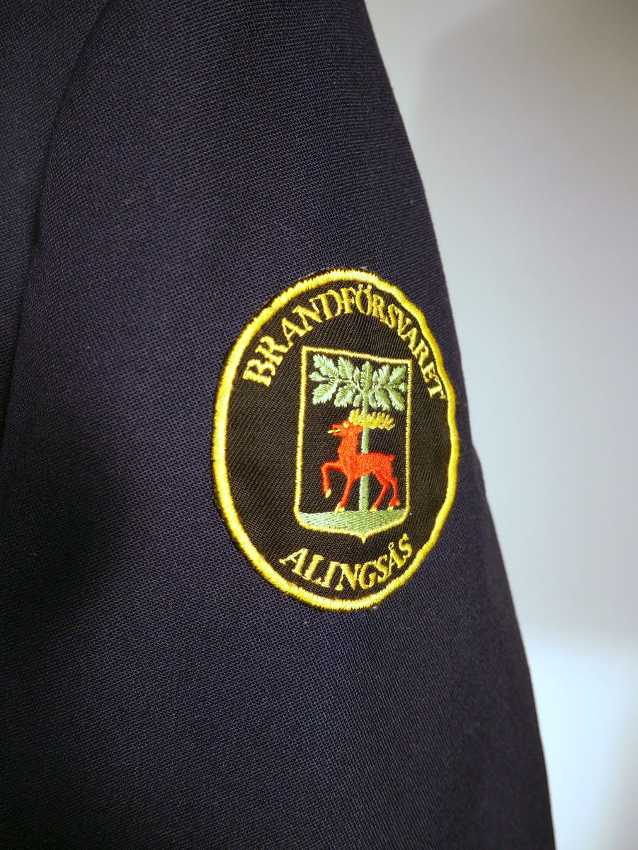 Uniformsjacka från Alingsås brandförsvar. Brukaren var brandförman.