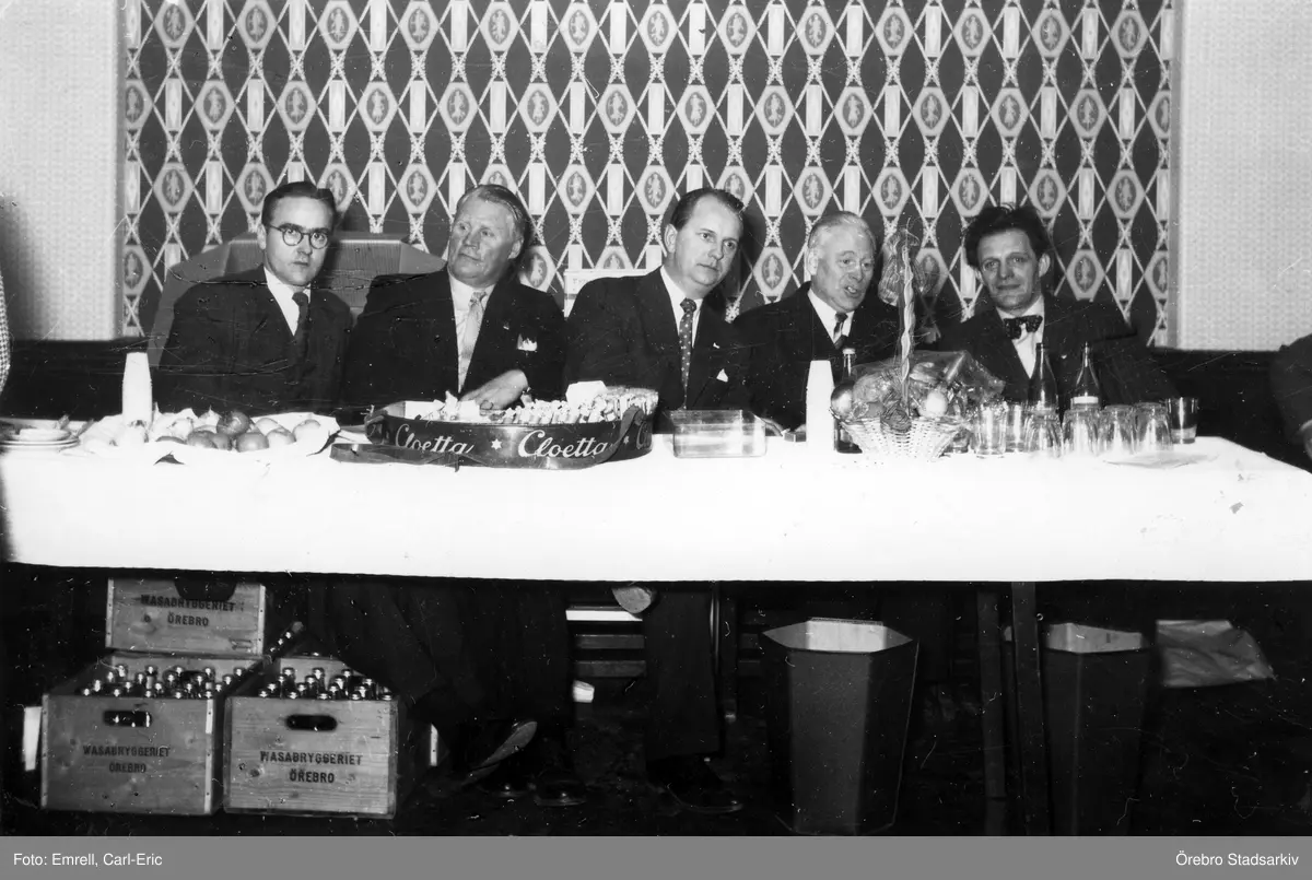 Klubb 26 julfest

Från vänster: Hans Gref, Harry Wester, Gunnar Liljehammar, Gustav Käll, Evert Nordeldt
