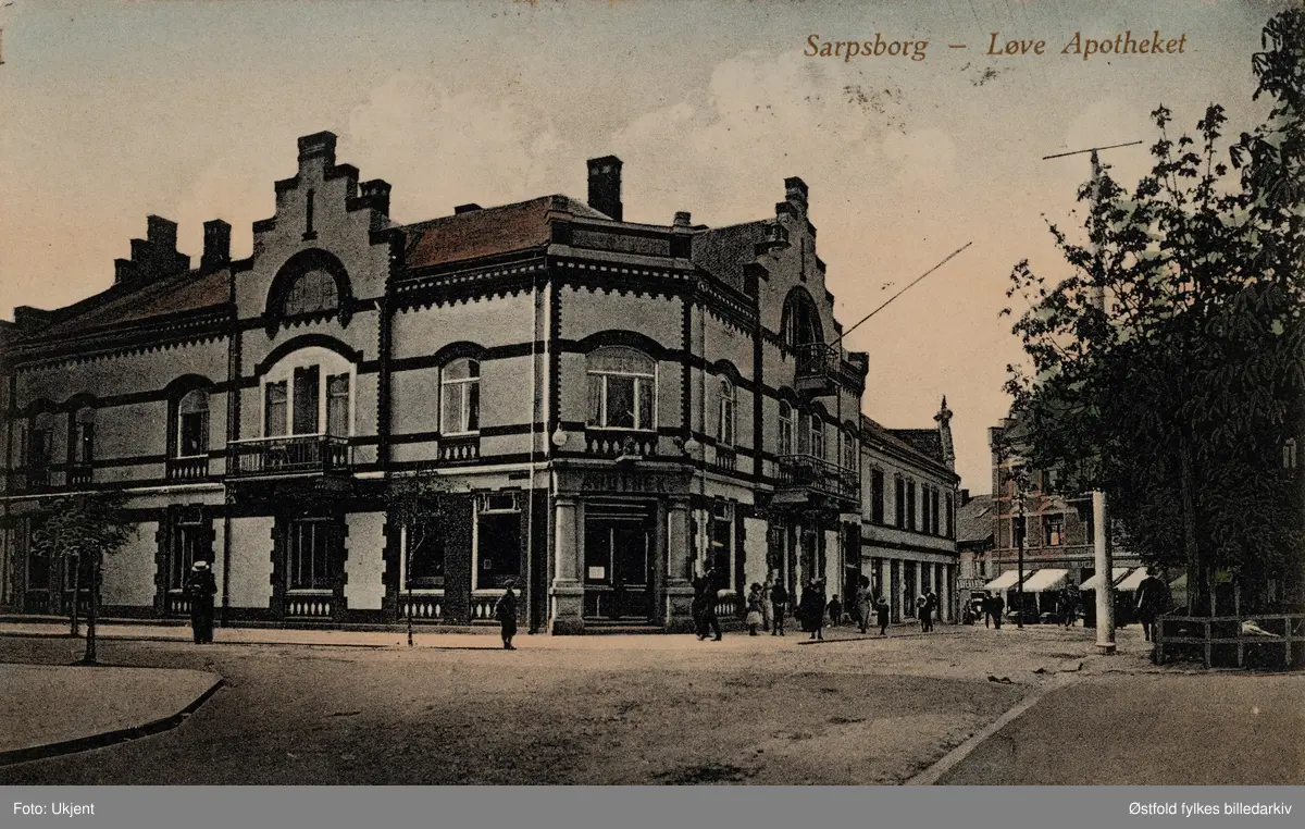 Løveapoteket i Sarpsborg ca. 1910-16. postkort.