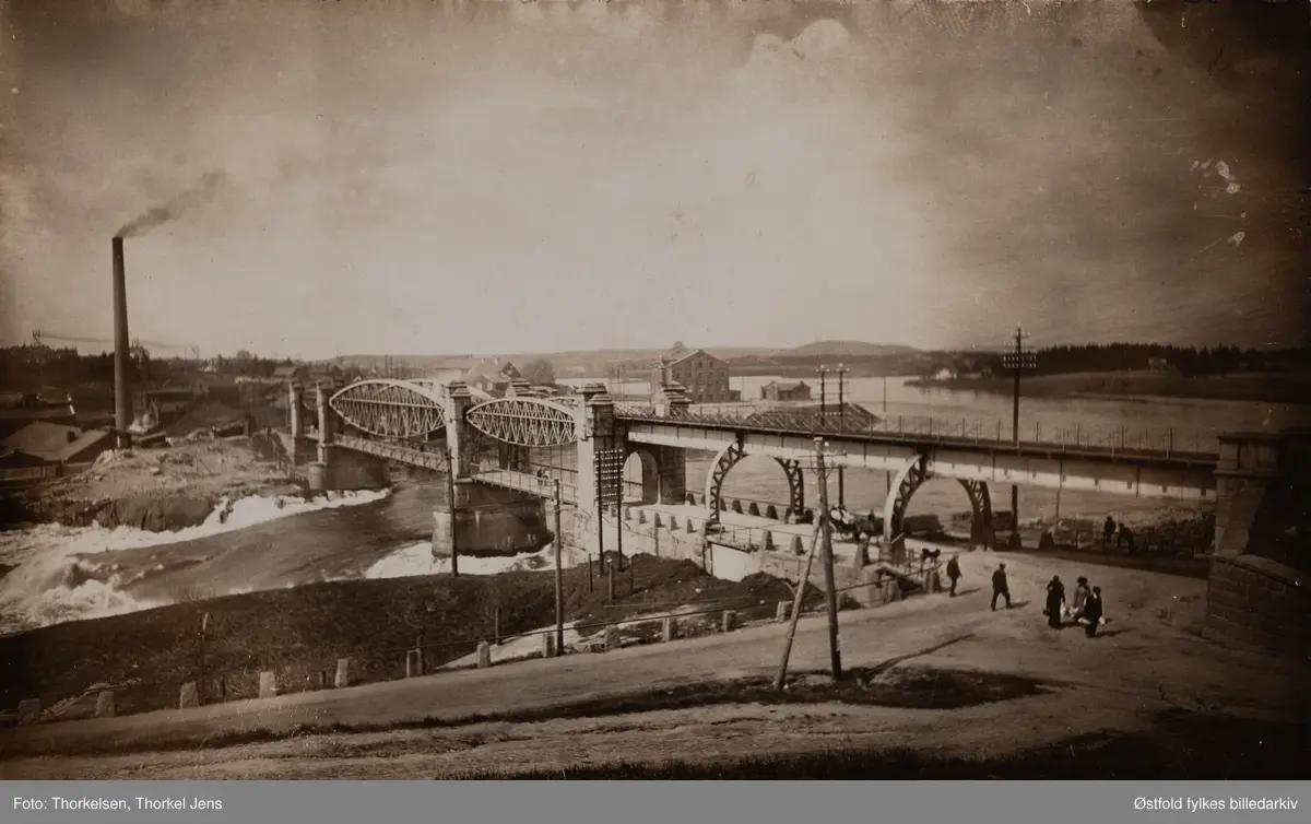 Sarpsfossen og Sarpsbrua  i   Sarpsborg ca. 1900-10.