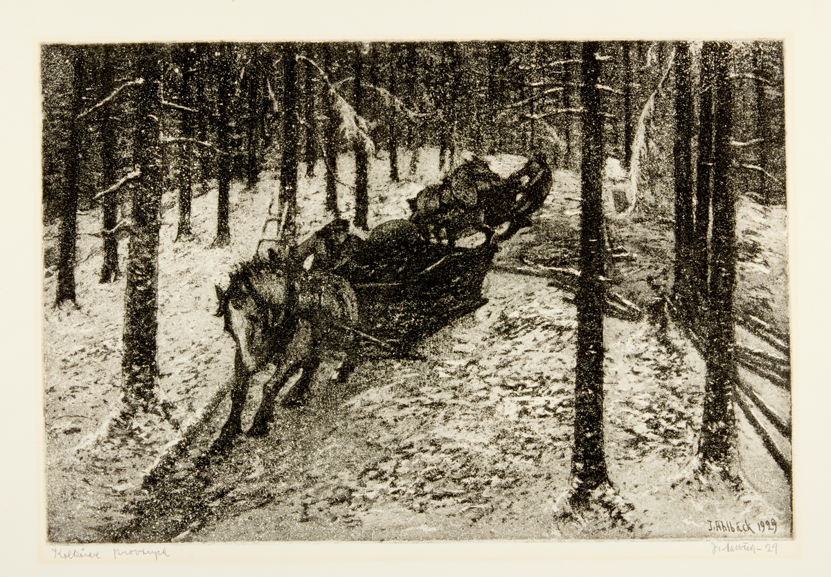 Skogsmiljö. Kolkörare i snöfall. Två kolvagnar dras av varsin häst. EN man på varje vagn.