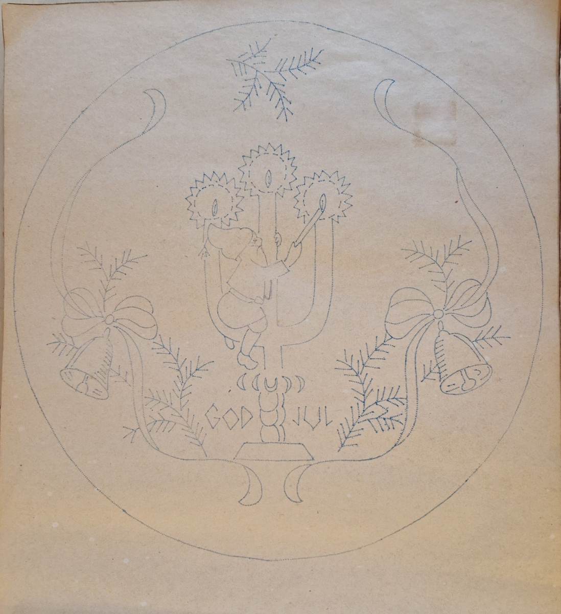 Varukatalog med broderimönster. Innehåller c:a 130 mönster + två "bokmärken." Svart pärm, mycket skadad. 