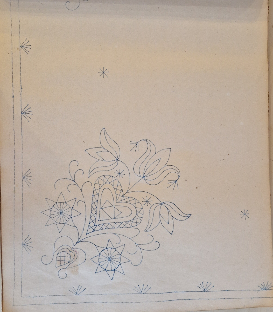 Varukatalog med broderimönster. Innehåller c:a 130 mönster + två "bokmärken." Svart pärm, mycket skadad. 