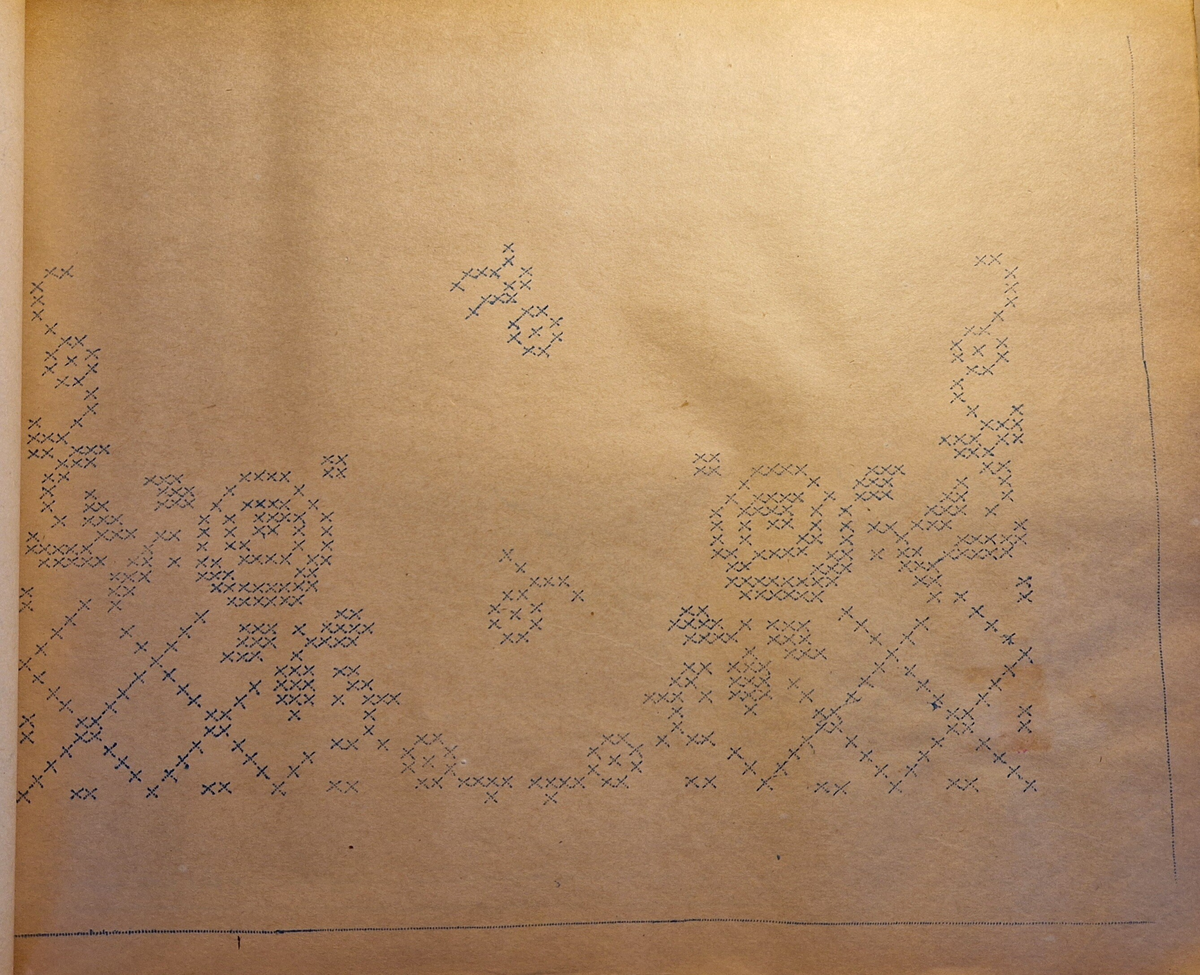 Varukatalog med broderimönster. Innehåller c:a 130 mönster + två "bokmärken." Svart pärm, mycket skadad. 