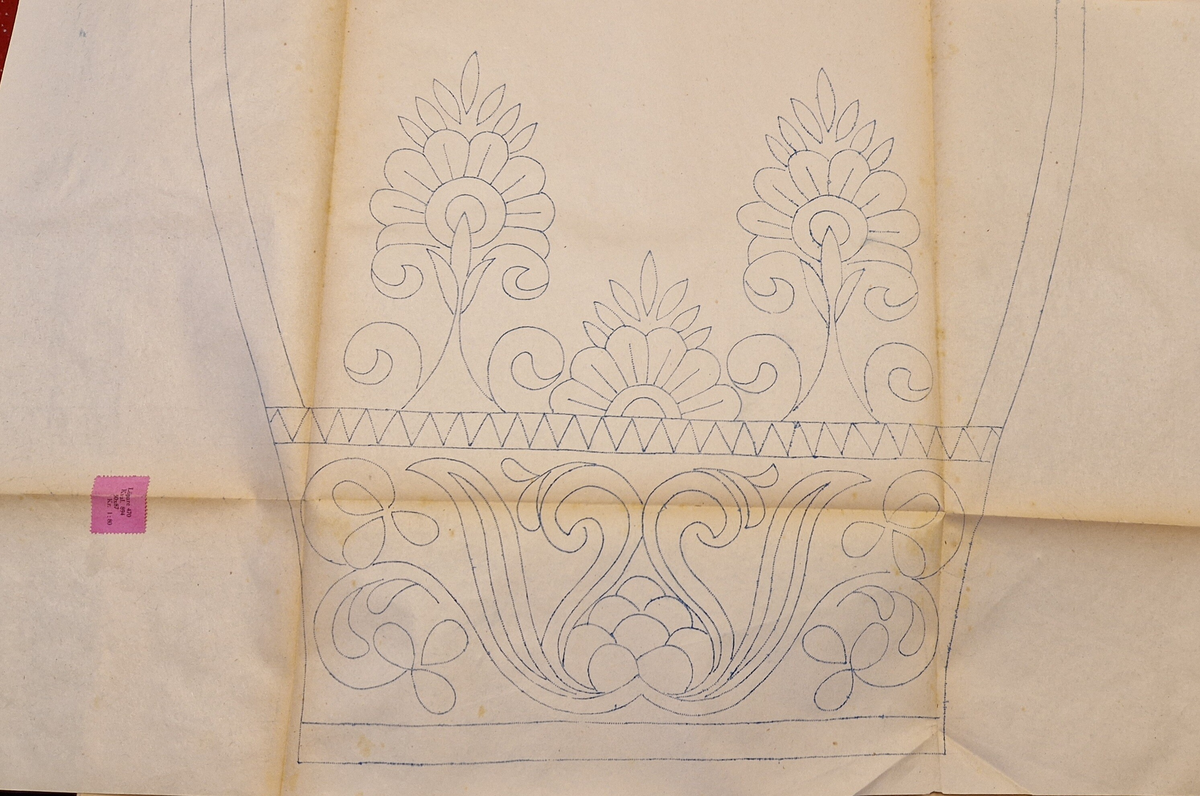 Varukatalog med broderimönster. Innehåller c:a 130 mönster + två "bokmärken." Svart pärm, mycket skadad. 