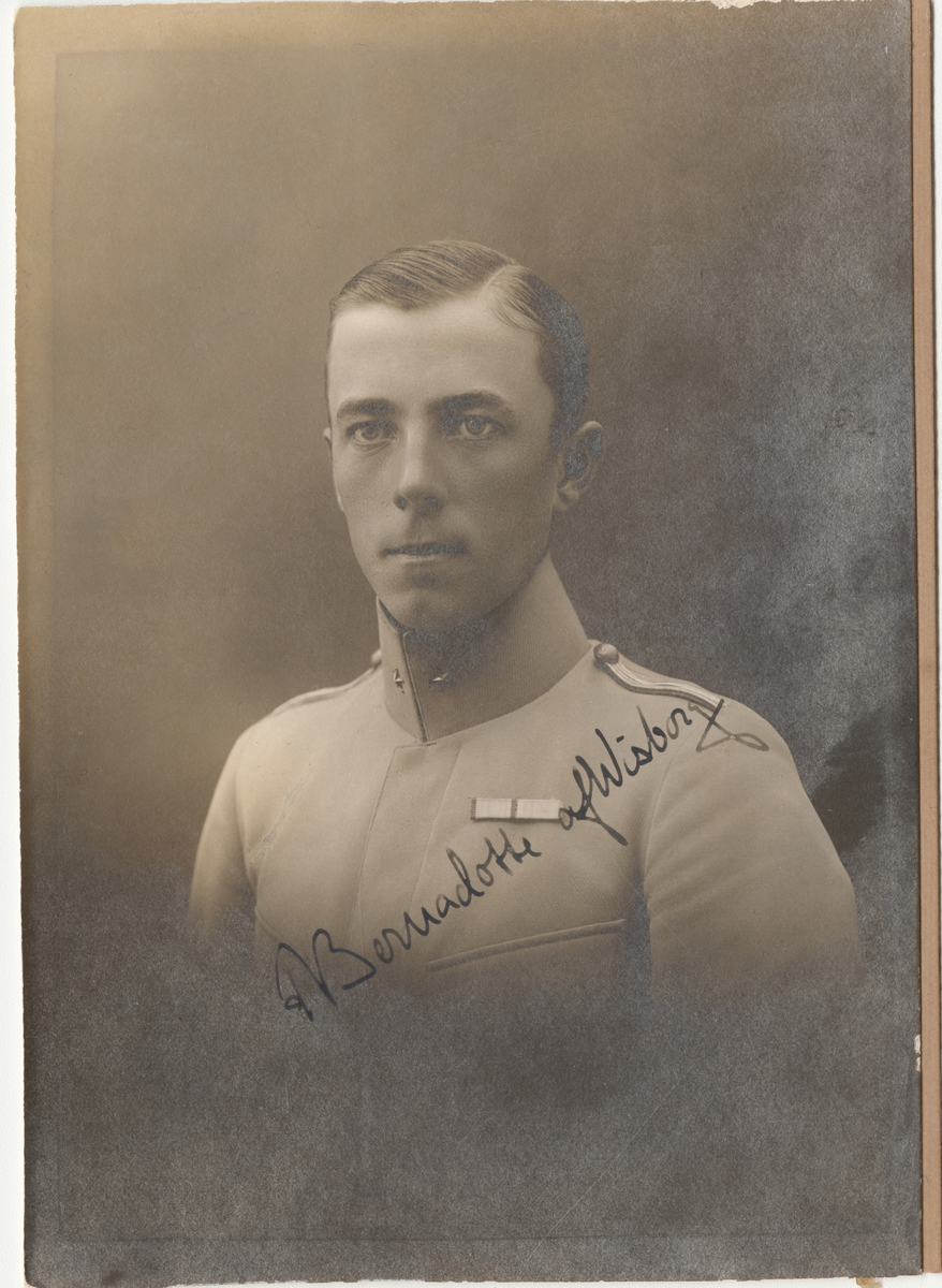 Folke Bernadotte af Wisborg, född 2 januari 1895 i Stockholm (folkbokförd i Oscars församling), död (mördad) 17 september 1948 i Jerusalem, var en svensk arméofficer, rödakorsledare och diplomat, som bar den luxemburgska adelstiteln greve af Wisborg.  Han var son till prins Oscar Bernadotte och dennes hustru Ebba Munck af Fulkila.