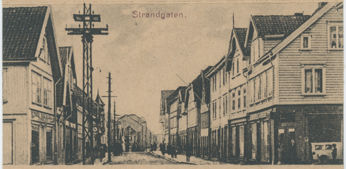 Små lystrykte foto fra Haugesund. Det er bilder av byen fra sjøsiden, Haugesjøen, indre kai, Torgbakken med statuen av fiskerne og Vår frelser kirke, Smedasundet, Strandgata, Breidablikk skole, Haualdshaugen, Lillesund skole, Festiviteten, Parkalléen (Oscars gate) og Byparken. Liten tittel i rødt øverst på hvert bilde.