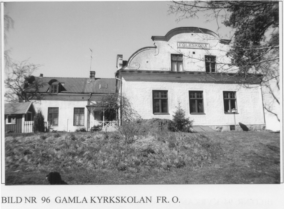 Turinge kyrkskola med omgivning

Bilderna är från 2003 och del av ett bevarandeprogram som Turinge Taxinge Hembygdsförening gjorde på uppdrag från Nykvarns kommun