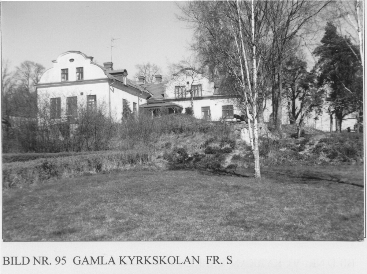Turinge kyrkskola med omgivning

Bilderna är från 2003 och del av ett bevarandeprogram som Turinge Taxinge Hembygdsförening gjorde på uppdrag från Nykvarns kommun
