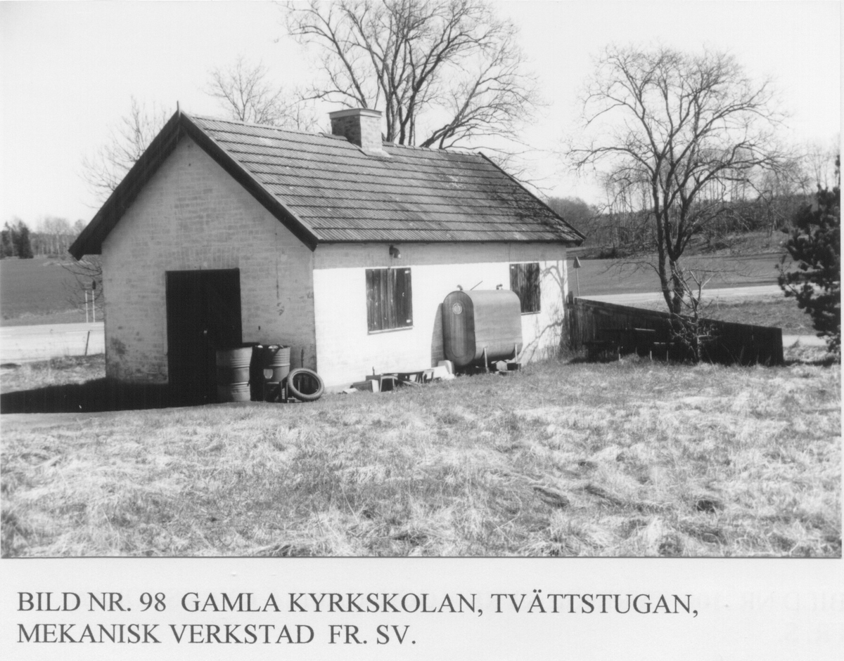 Turinge kyrkskola med omgivning

Bilderna är från 2003 och del av ett bevarandeprogram som Turinge Taxinge Hembygdsförening gjorde på uppdrag från Nykvarns kommun