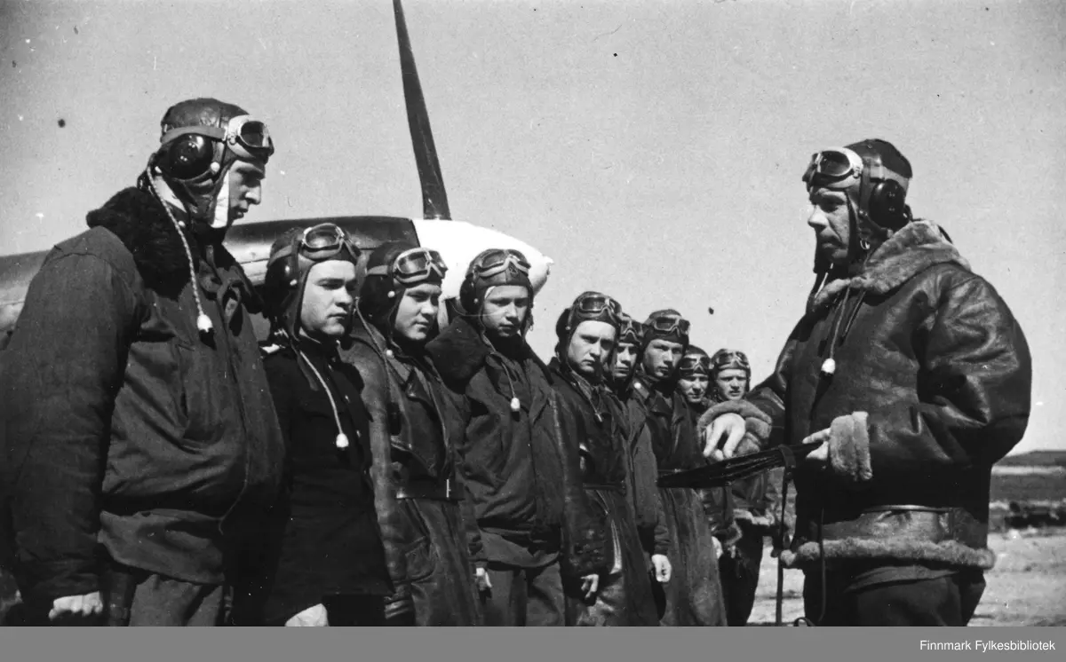 Sjef for 2. skvadron av den sovjetiske Nordflåtens 20. jagerflyregiment ...