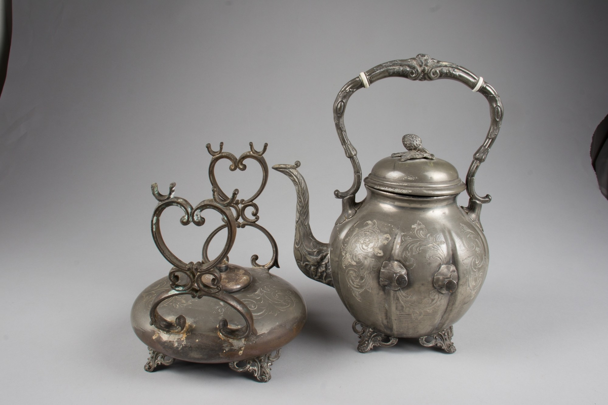 Pent utformet samovar i to deler