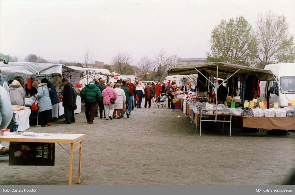 Jitex BK knallemarknad på Frejaplan i Mölndal, oktober 1993.