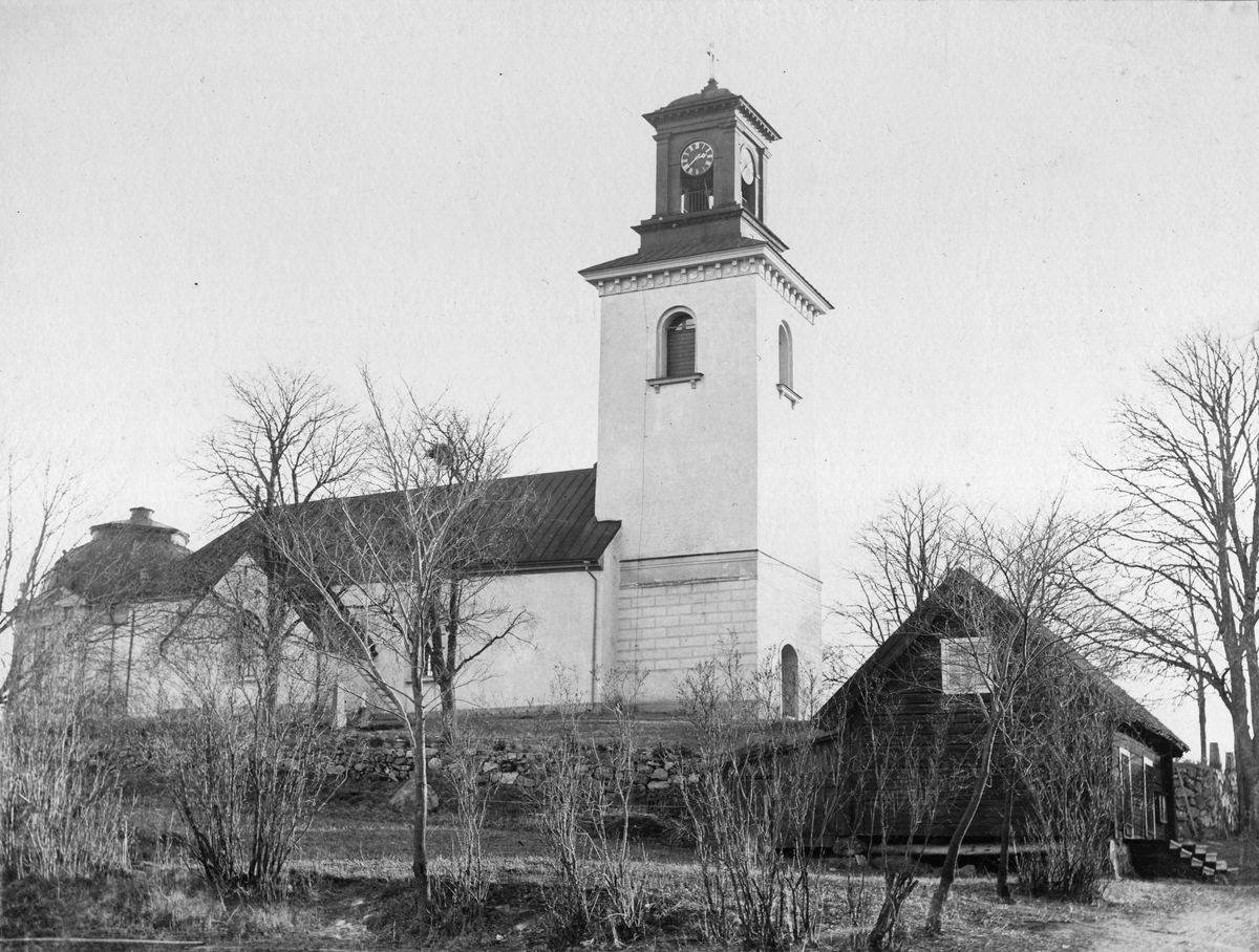 Turinge kyrka med socken magasinet