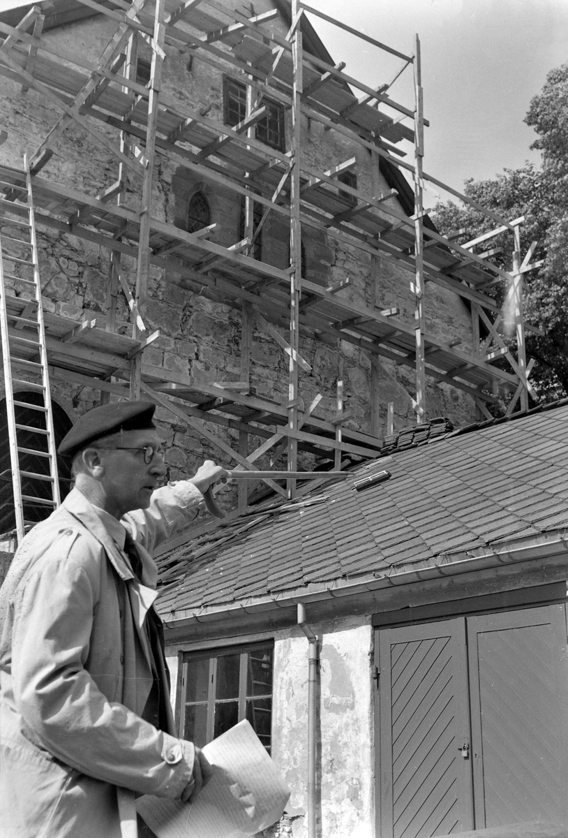 Gerhard Fischer undersøker Erkebispegården