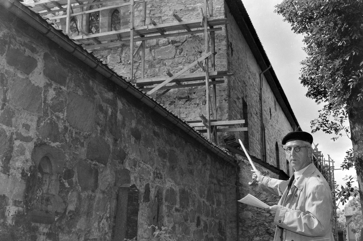 Gerhard Fischer undersøker Erkebispegården