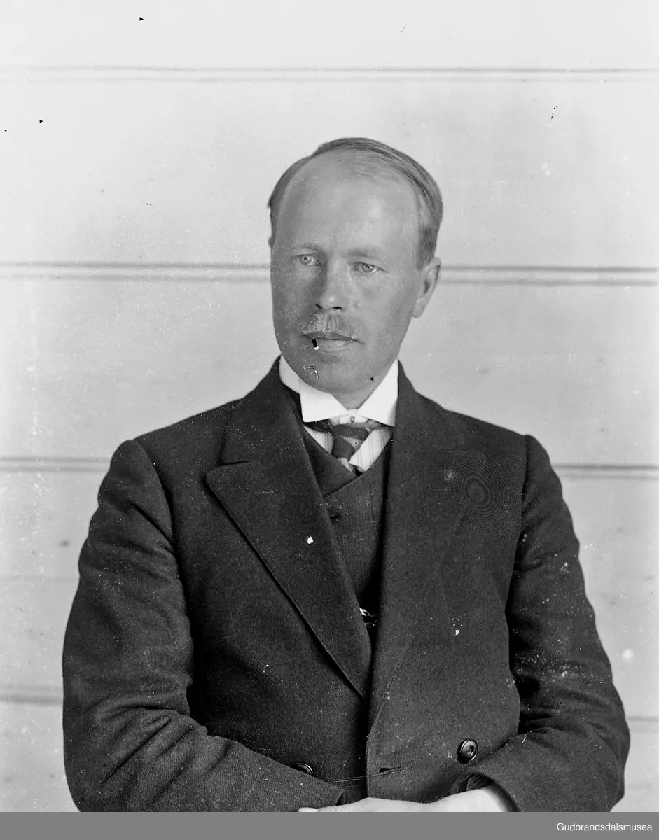 J. Ellevold, lærar i Holmork