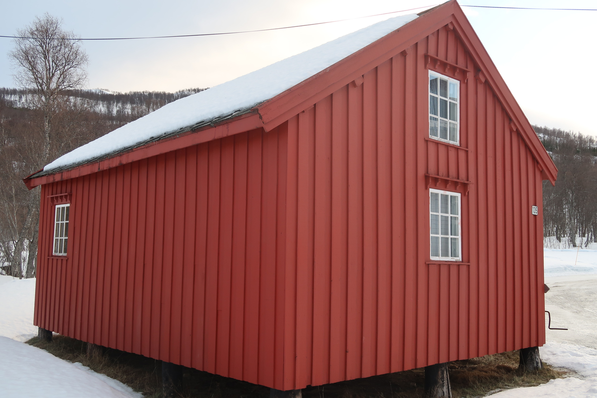 Stabburet på Lenvik prestegård, bygd i 1885.