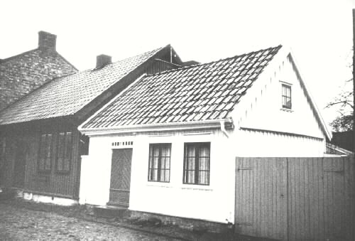 Byggt år 1860, byggherre arbetskarlen Anders Bengtsson. Falkenbergs minsta bostadshus!