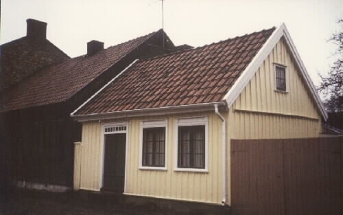 Byggt år 1860, byggherre arbetskarlen Anders Bengtsson. Falkenbergs minsta bostadshus!