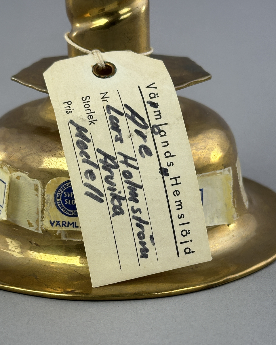 Ljusstake av mässing för ett ljus.