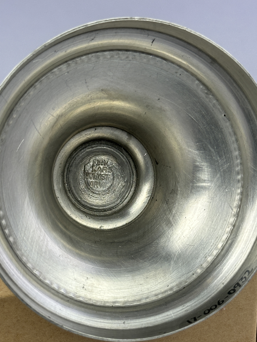 Ljusstake av tenn för ett ljus.