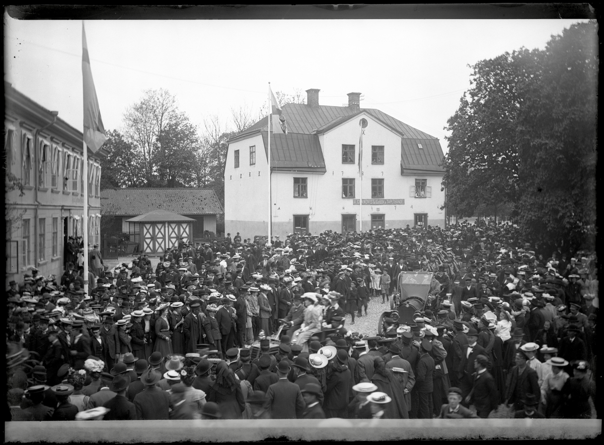 Festtåg vid Industri- och slöjdutställningen år 1905
