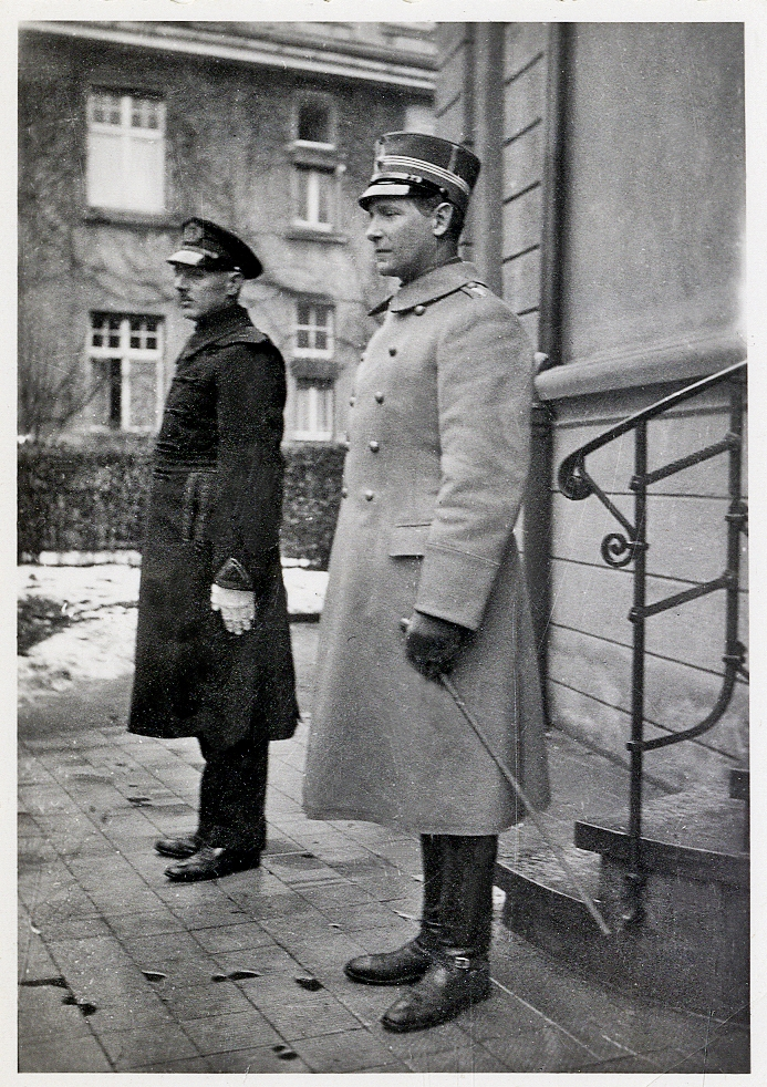 Saar-bataljonen nr 34, Tyskland, fr.o.m. den 22/12 1934 till mitten av febr. 1935.
Högvaktsavlösning, Sverige - Nederländerna.
