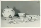 Hushållsgods från Bo Fajans. Soppskål och såskannor. Dekor H.