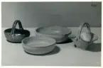 Korgar och skålar från Bo Fajans, formgivare Eva Jancke-Björk, 1900-talets mitt.