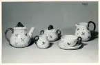 Kaffeservis från Bo Fajans, formgivare Eva Jancke-Björk, 1900-talets mitt.