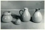 Vaser och en kruka från Bo Fajans, formgivare Eva Jancke-Björk, 1900-talets mitt.