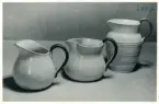 Kannor från Bo Fajans, formgivare Eva Jancke-Björk, 1900-talets mitt.