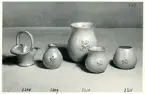 Blomkorg och vaser från Bo Fajans, formgivare Eva Jancke-Björk, 1900-talets mitt.