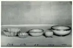 Skålar från Bo Fajans, formgivna av Ewald Dahlskog ocj Eva Jancke-Björk, 1900-talets mitt.