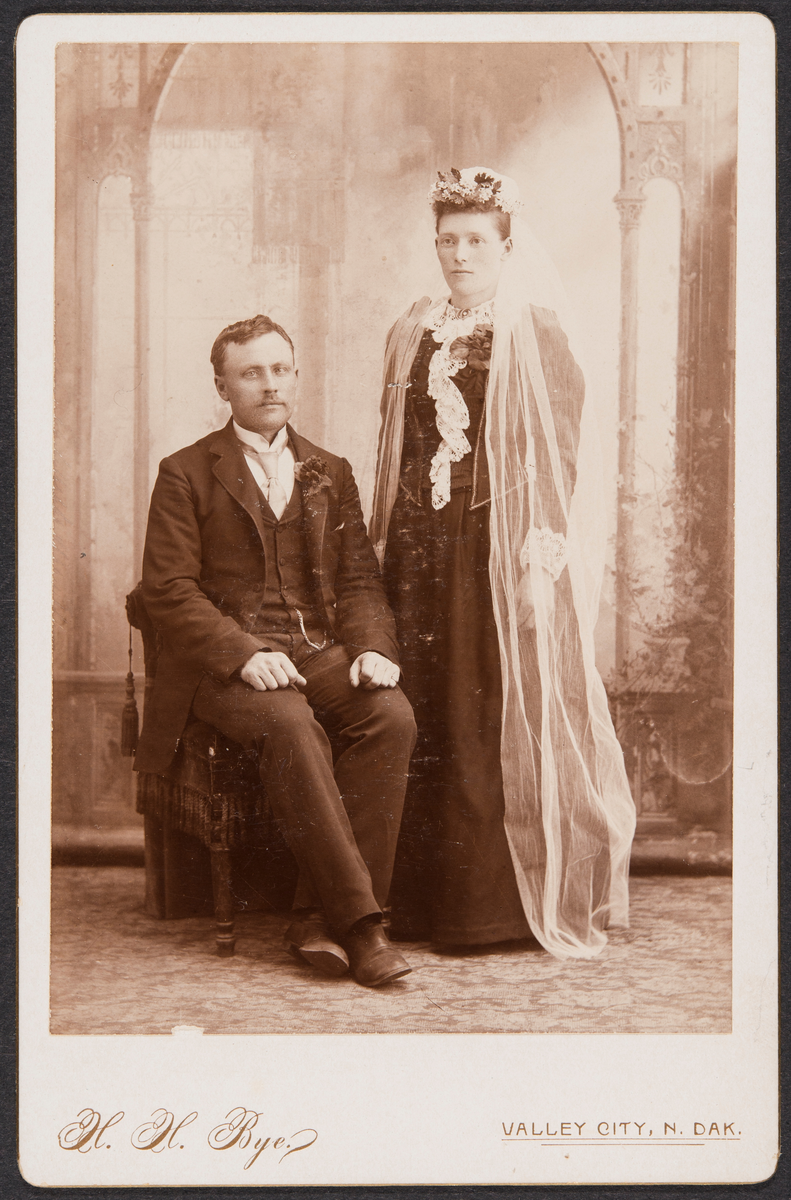 Torvald M. Gundersen
F. 1854 og hustru
Valley City, N. Dak.
Se brev A517-A520
Informant: Anne Haave, Brumunddal