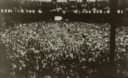 Publikum til jubileumsarrangement i 1925