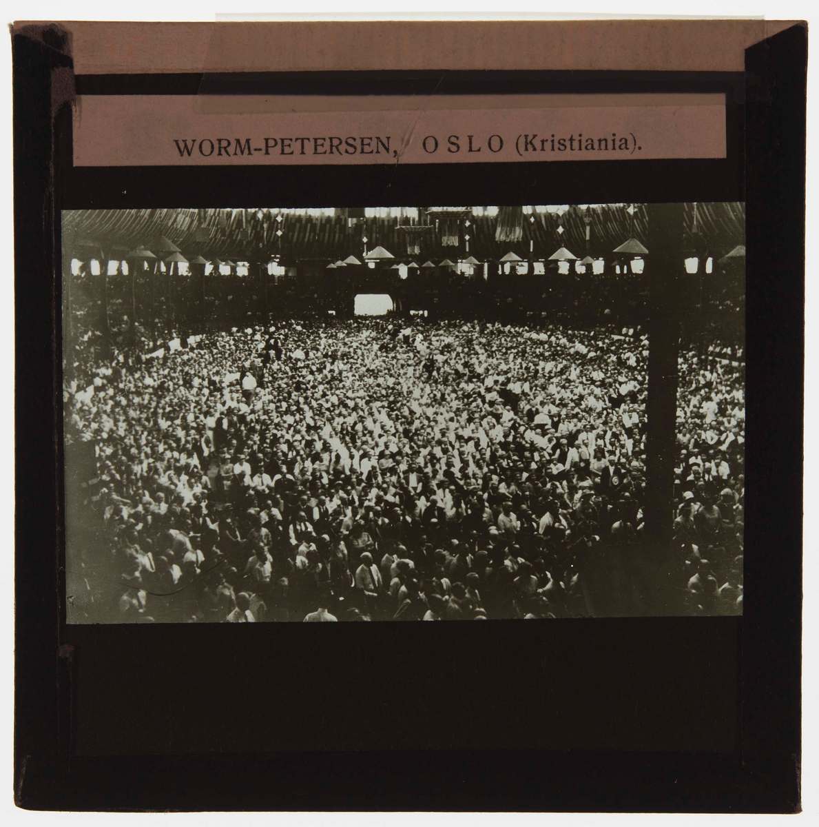 Publikum til jubileumsarrangement i 1925