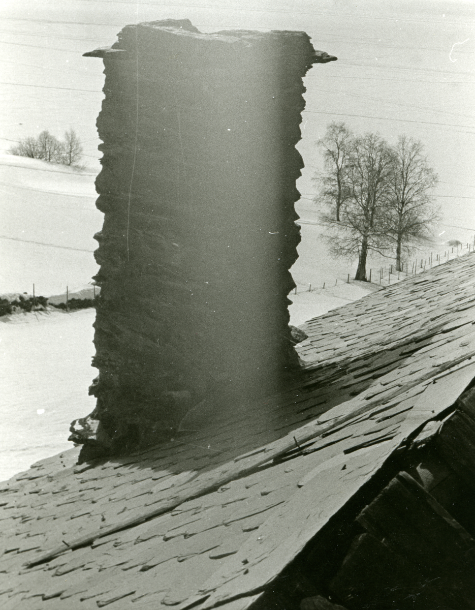 Detaljar frå rivinga av Moastogo i Øystre Slidre i 1974.