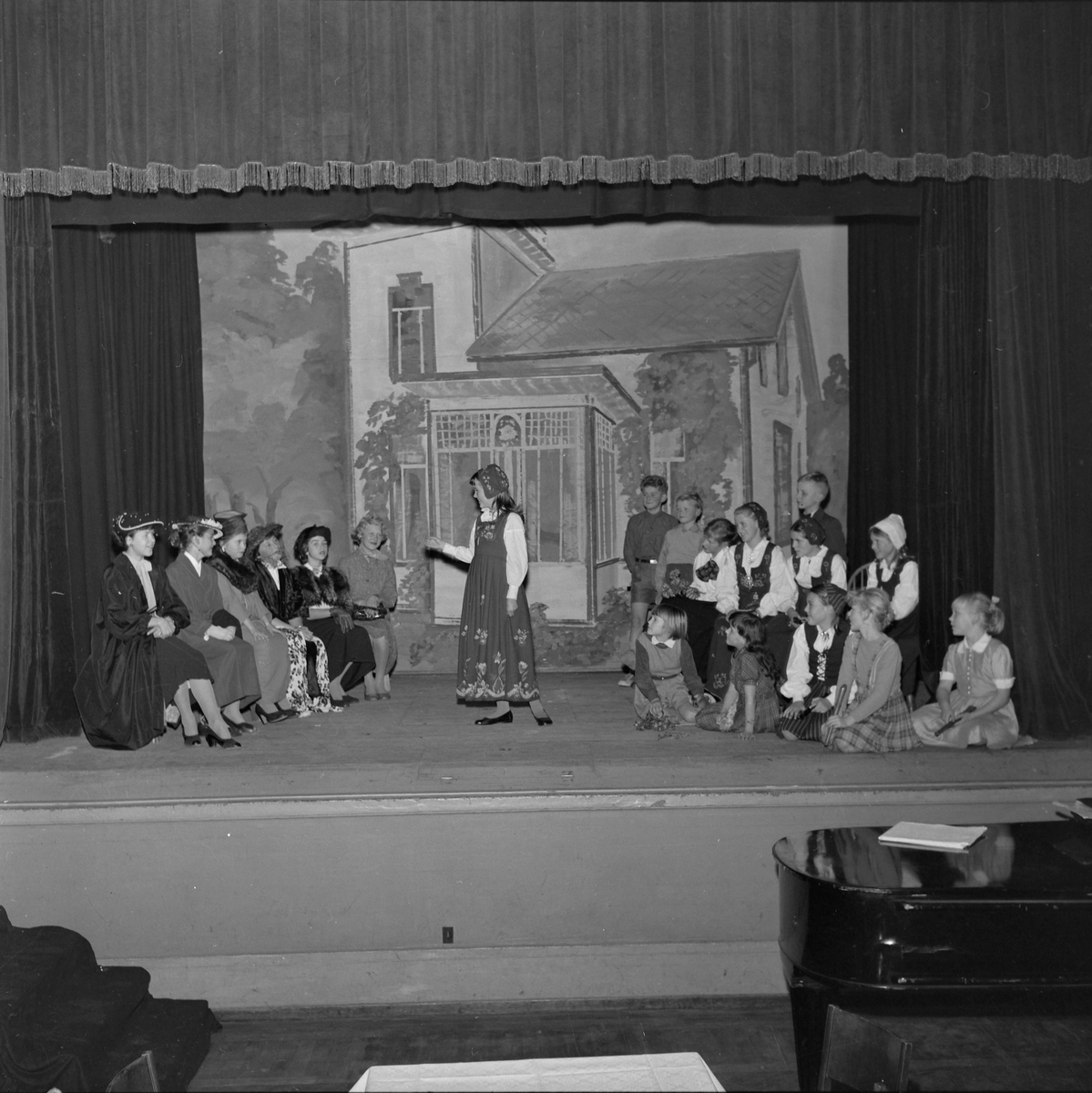 Ungdomslaget i Nidaros sin Haustfest 1957