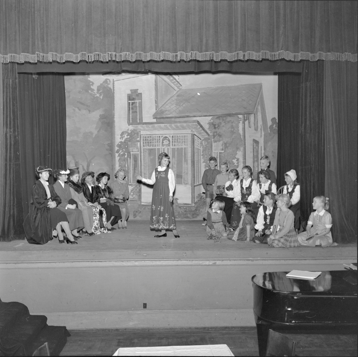 Ungdomslaget i Nidaros sin Haustfest 1957