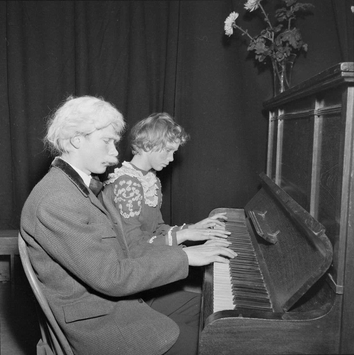 Ungdomslaget i Nidaros sin Haustfest 1957
