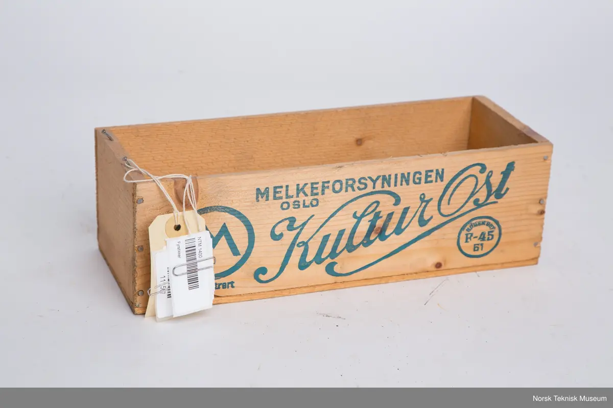 3 bunter met svovelstikker, buntet sammen med papir rundt.